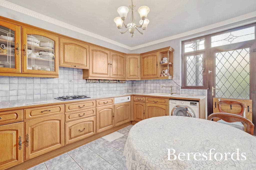 Park Drive, Upminster, RM14 2 bed bungalow for sale £750,000