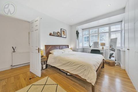 18 Abbey Road, London, SW19 2LZ