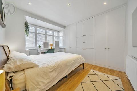 18 Abbey Road, London, SW19 2LZ