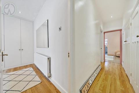 18 Abbey Road, London, SW19 2LZ