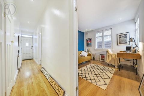 18 Abbey Road, London, SW19 2LZ