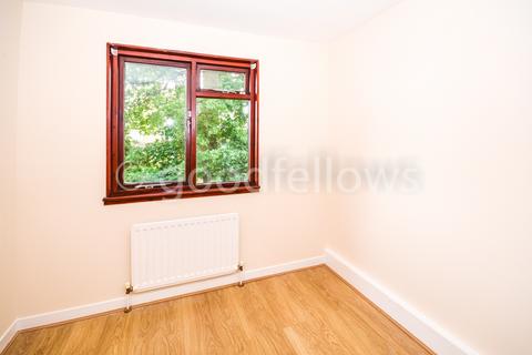 3 bedroom house to rent, Conifer Gardens, Surrey SM1