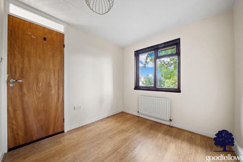 3 bedroom house to rent, Conifer Gardens, Surrey SM1