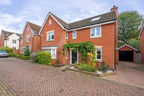 4 bedroom detached house for sale, Garrett Road, Dunmow CM6