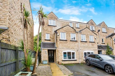 4 bedroom semi-detached house for sale, Larch Close, Halifax HX2