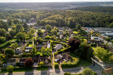 4 bedroom bungalow for sale, Main Road, High Wycombe HP14