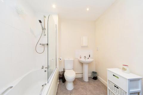 2 bedroom apartment for sale, Hollands Road, Cheshire CW9