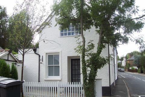 3 bedroom semi-detached house to rent, Middle Hill, Surrey TW20