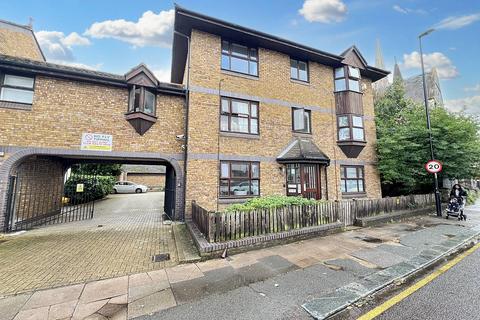 2 bedroom flat to rent, Courthill Road, London SE13