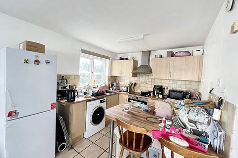 2 bedroom flat to rent, Courthill Road, London SE13