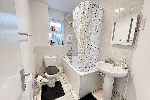 2 bedroom flat to rent, Courthill Road, London SE13