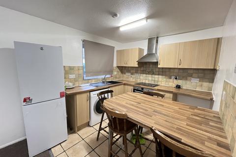 2 bedroom flat to rent, Courthill Road, London SE13