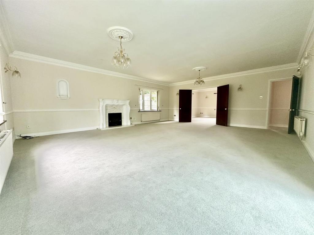 Lounge1.jpg