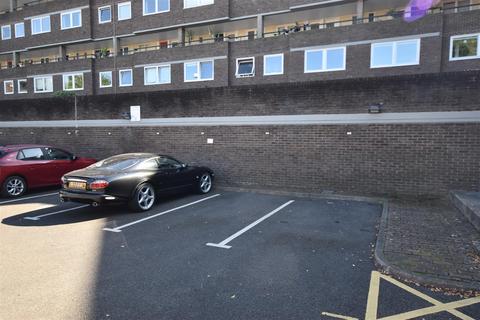 Parking to rent, Justin Close, Brentford