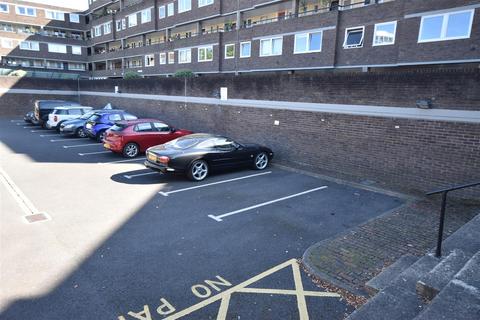 Parking to rent, Justin Close, Brentford