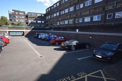 Parking to rent, Justin Close, Brentford