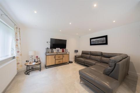 1a Birchmere, Wirral, CH60 6TN
