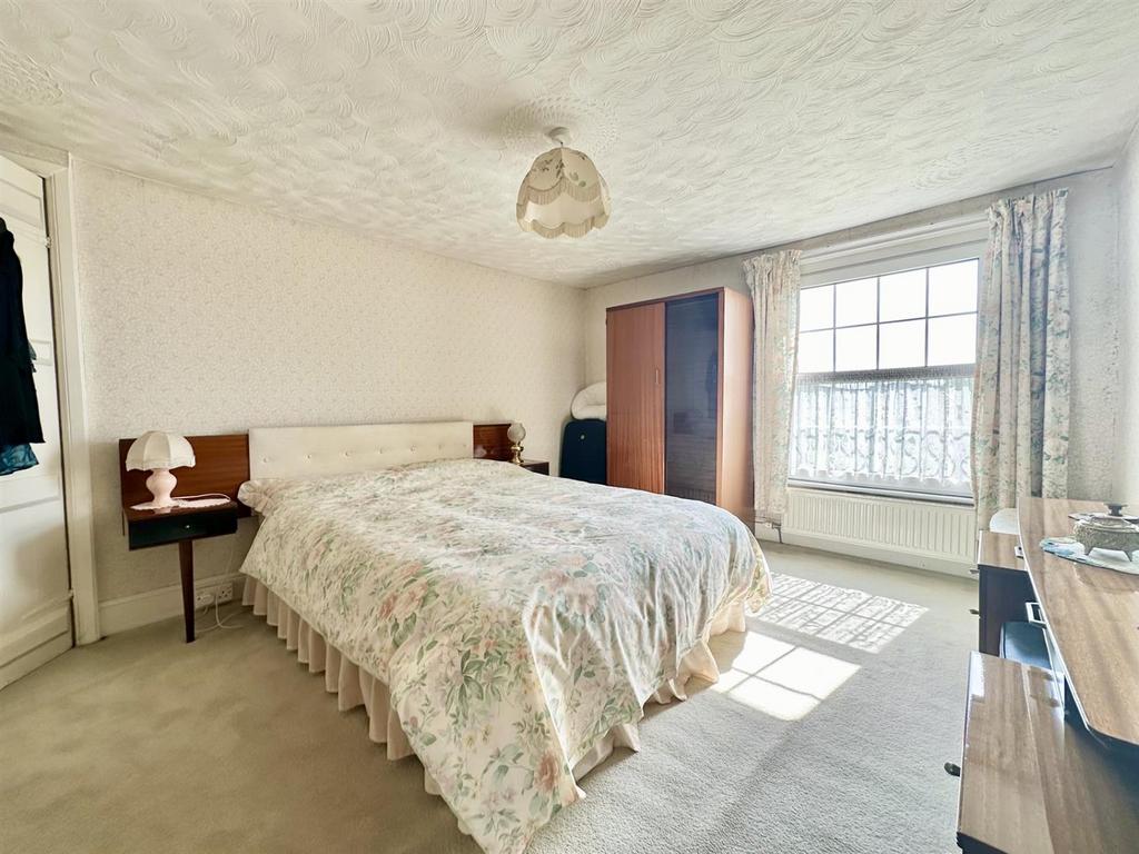 Bed3.jpg