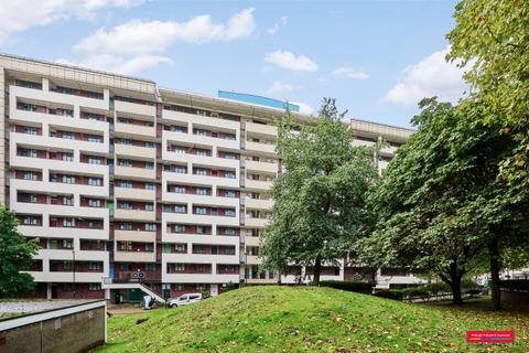 3 bedroom flat to rent, Hallfield Estate London W2