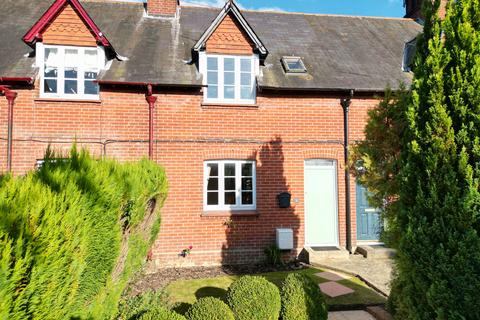 2 bedroom terraced house to rent, Vinns Lane, Overton RG25