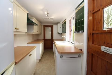 2 bedroom terraced house to rent, Vinns Lane, Overton RG25