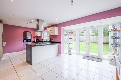 4 bedroom detached house for sale, Burwood Fold, Queensbury, Bradford