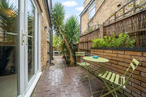 2 bedroom flat for sale, Penwith Road, Earlsfield