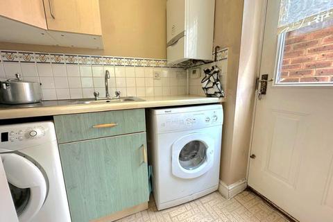38 Dixon Road, Northampton, NN2 8XE