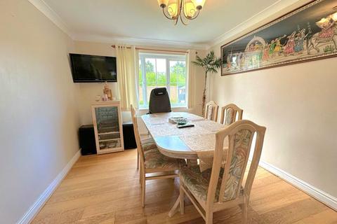 38 Dixon Road, Northampton, NN2 8XE
