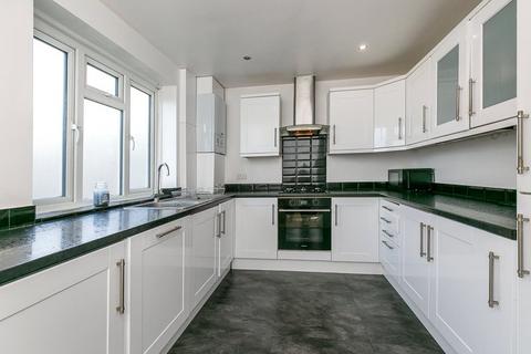 13 Knapmill Way, London, SE6 3TD
