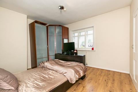 13 Knapmill Way, London, SE6 3TD