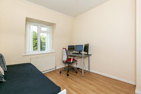 13 Knapmill Way, London, SE6 3TD