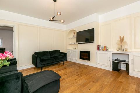 13 Knapmill Way, London, SE6 3TD