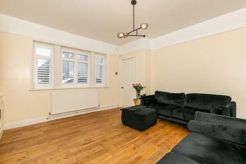 13 Knapmill Way, London, SE6 3TD