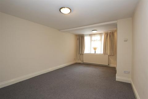 2 bedroom flat to rent, Craigavon Road, Hemel Hempstead, Hertfordshire, HP2 6BA