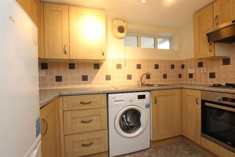 2 bedroom flat to rent, Craigavon Road, Hemel Hempstead, Hertfordshire, HP2 6BA