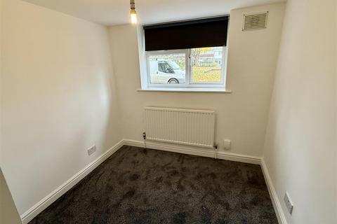 2 bedroom flat to rent, Craigavon Road, Hemel Hempstead, Hertfordshire, HP2 6BA