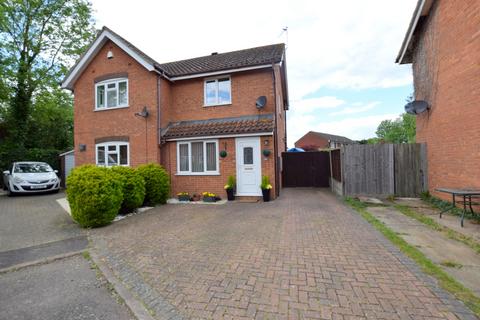 2 bedroom semi-detached house to rent, Alderson Close, Aylesbury