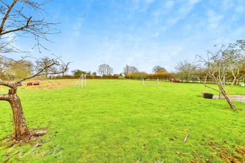 4 bedroom detached bungalow to rent, Plumtree Road Headcorn TN27