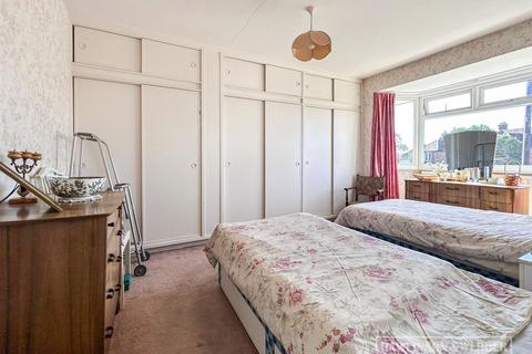6 Anne Way, West Molesey, KT8 2PT