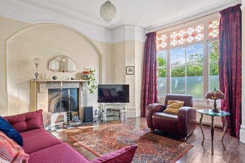 5 bedroom terraced house for sale, West Bank, London, N16