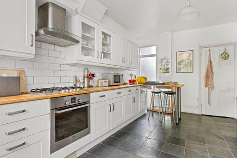 5 bedroom terraced house for sale, West Bank, London, N16