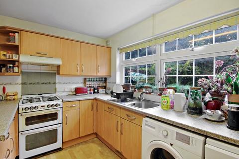 3 bedroom terraced house for sale, Crescent Road, East Grinstead, RH19