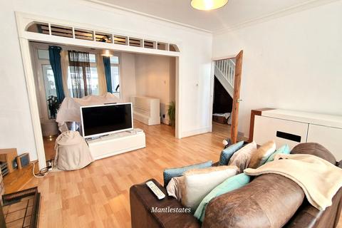 4 bedroom end of terrace house for sale, Ridgeway Avenue, East Barnet EN4