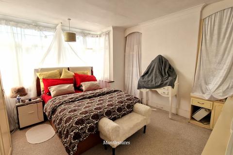 4 bedroom end of terrace house for sale, Ridgeway Avenue, East Barnet EN4