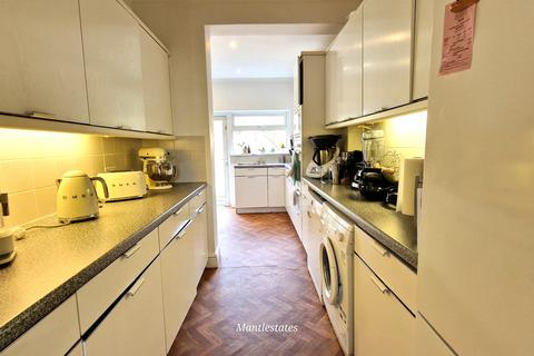 86 Ridgeway Avenue, Barnet, EN4 8TN