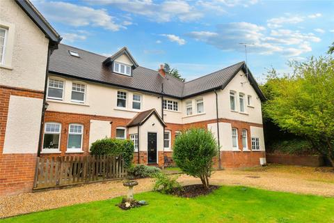 2 bedroom apartment for sale, The Crescent, Farnham, Surrey, GU9