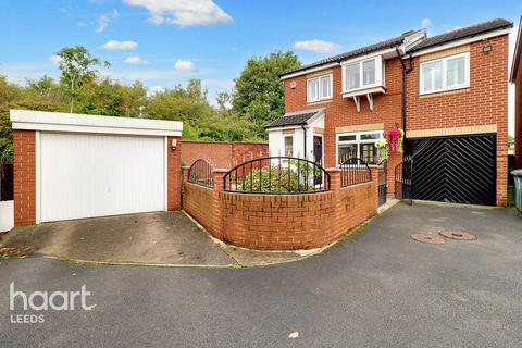 4 bedroom detached house for sale, Clayton Road, Hunslet