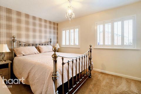 4 bedroom detached house for sale, Clayton Road, Hunslet