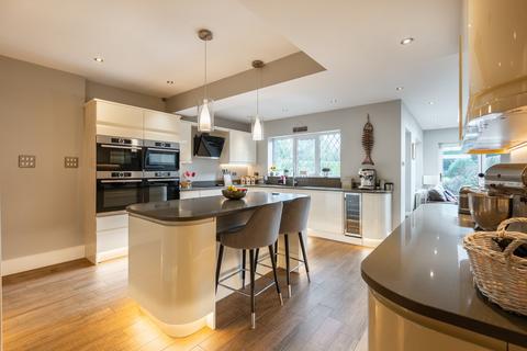 15 Lea Green Lane, Wythall, Birmingham, B47 6HE